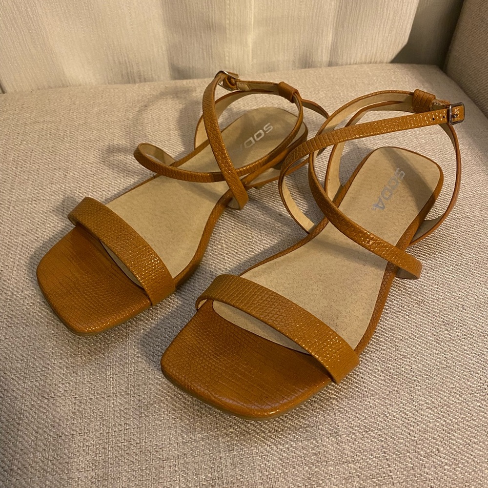 SODA Womens Sandals